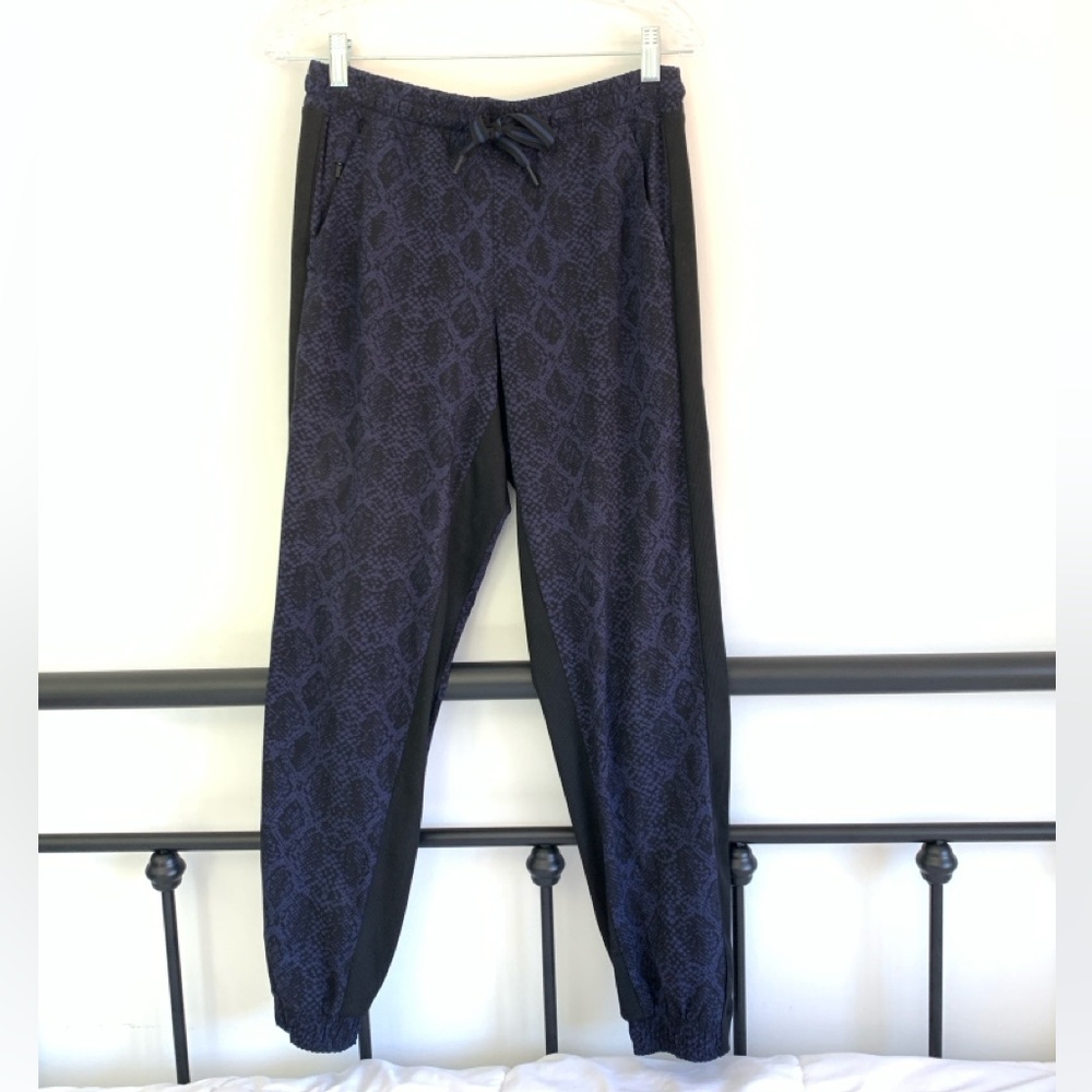 Athleta Python Printed Brooklyn Joggers Loungewea… - image 5